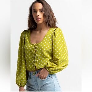 NWT. Boho Levi’s Medium Puff Sleeve Daisy Crop Top.